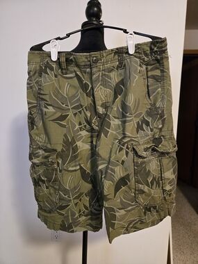 Faded Glory Olive Leaf-Print Cargo Shorts
